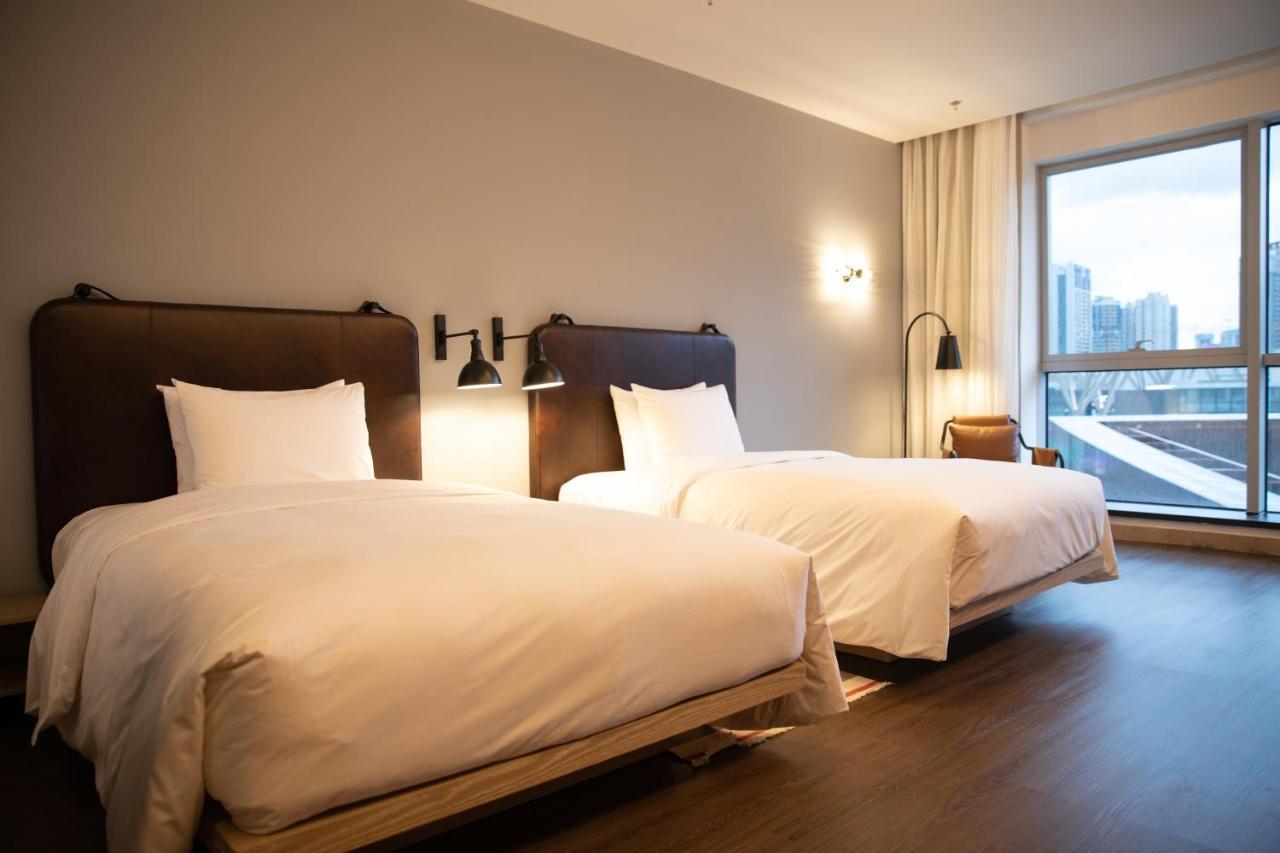 Готель Moxy Shenzhen North Station Екстер'єр фото