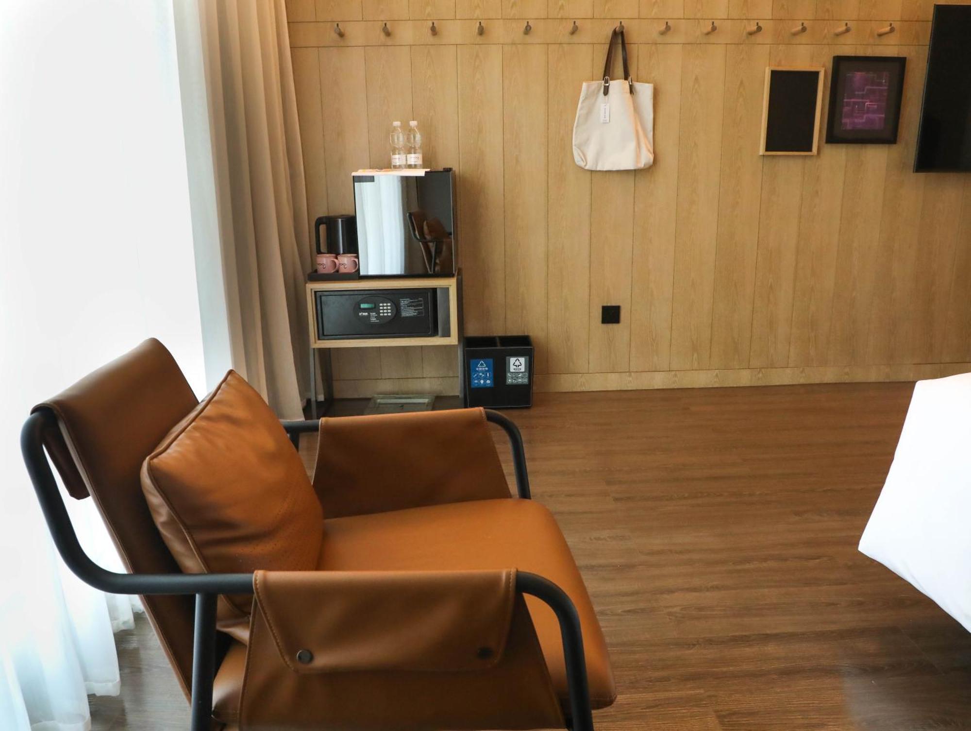 Готель Moxy Shenzhen North Station Екстер'єр фото