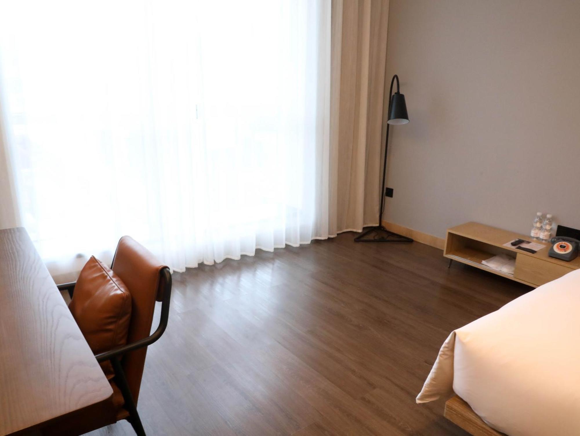 Готель Moxy Shenzhen North Station Екстер'єр фото