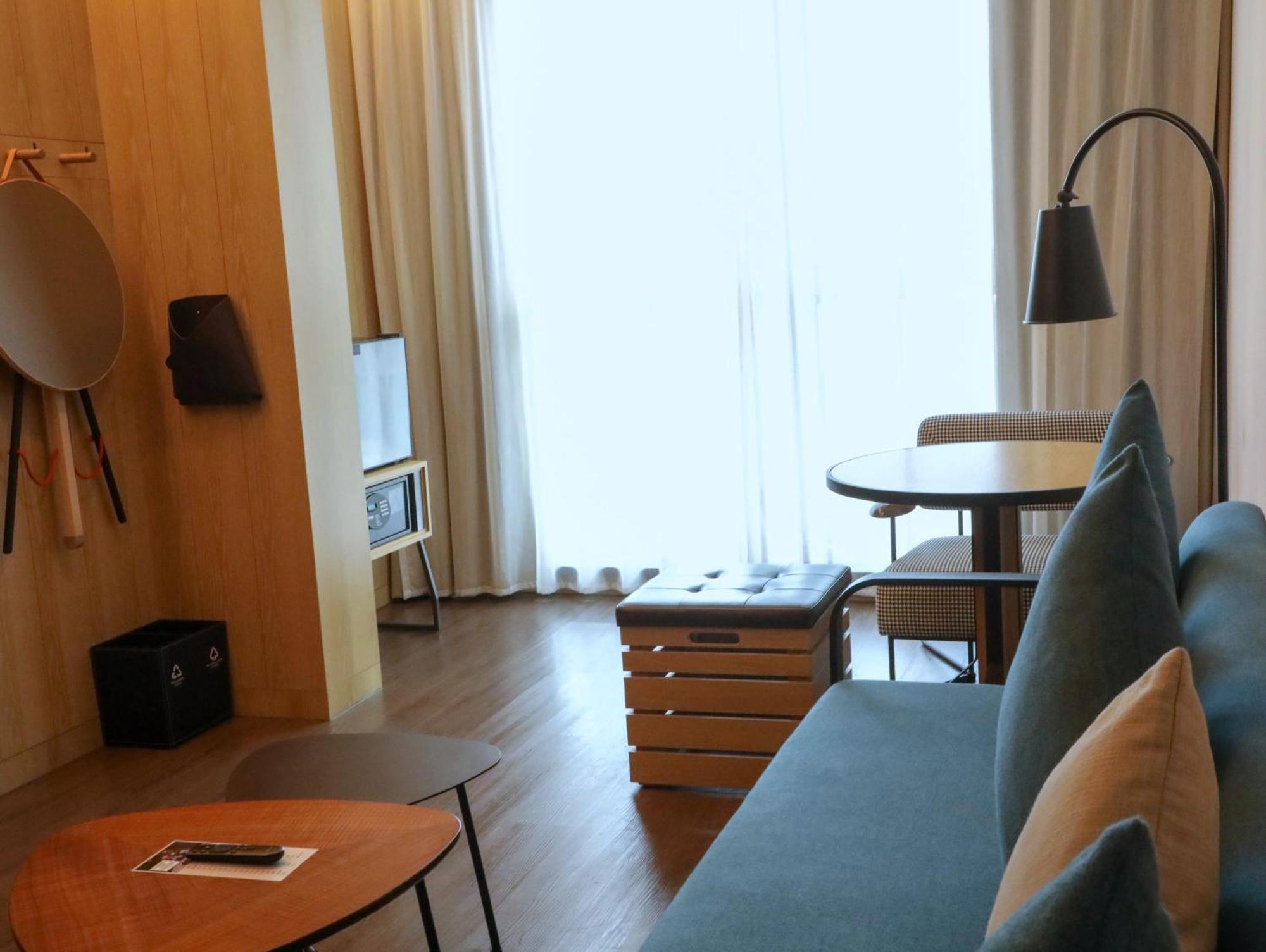 Готель Moxy Shenzhen North Station Екстер'єр фото