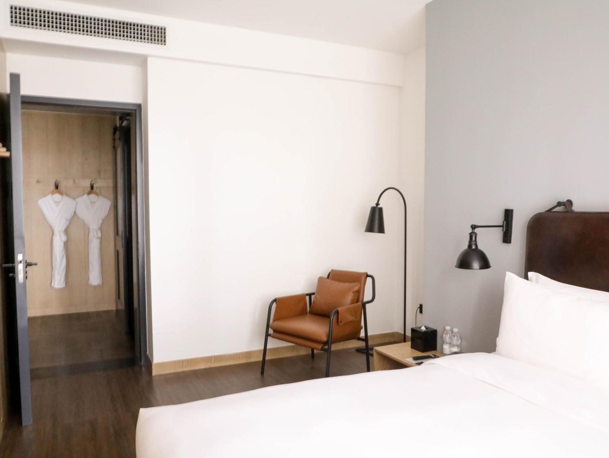 Готель Moxy Shenzhen North Station Екстер'єр фото