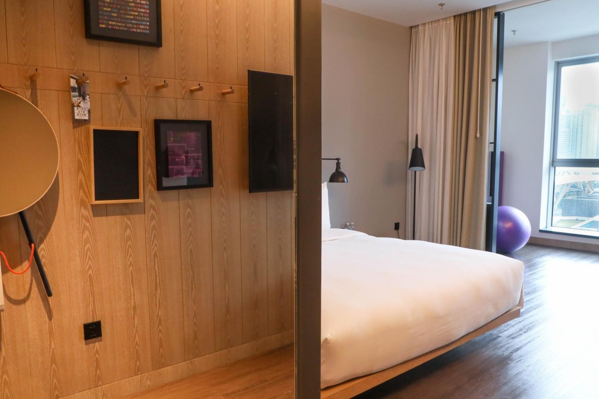Готель Moxy Shenzhen North Station Екстер'єр фото